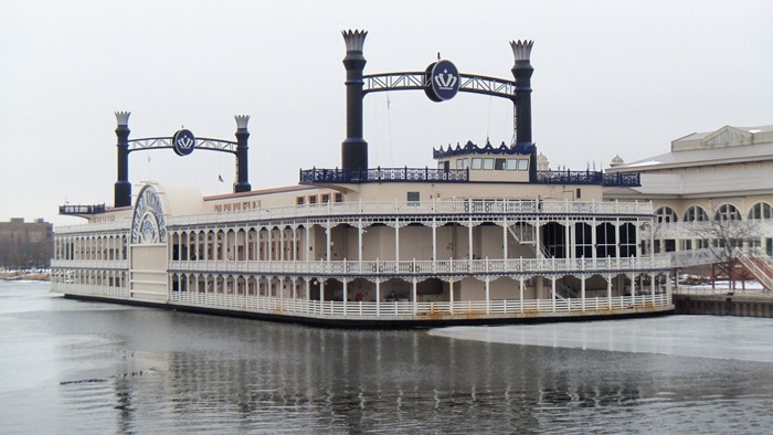 riverboat casino in illinois